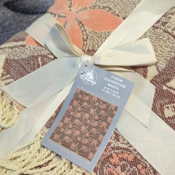 Disney Parks Moana Spotlight Kakamora Waves Flowers Throw brand new - Picture 12 of 16